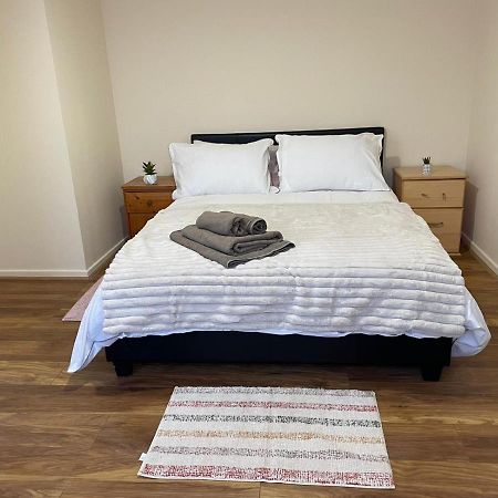 Single And Doubles Rooms Close To Central London Exterior photo