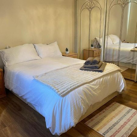 Single And Doubles Rooms Close To Central London Exterior photo